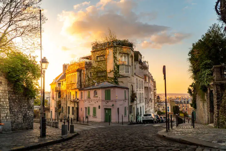 City Break To France Pink House Montmartre Paris